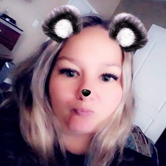 Meet your Posher, Stephanie - Picture 1 of 1